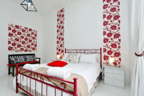 Отель Charming Apartment Antonia 300 mt from Colosseum  Рим